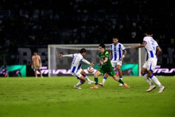 Persebaya Tahan Imbang Sang Pemuncak Klasemen Persib Bandung