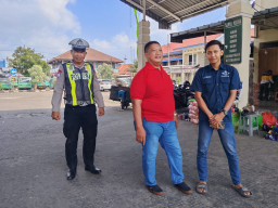 Polsek Semampir Intensifkan Patroli Harkamtibmas di Terminal Bus Wisata Religi Sunan Ampel