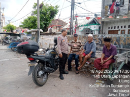 Sambangi Warga di Lapangan Ujung, Aipda Sigit Sampaikan Pesan Kamtibmas dan Antisipasi Curanmor