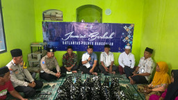 Wujud Kepedulian, Satlantas Polres Bangkalan Gelar Kegiatan Sosial Jum'at Berkah