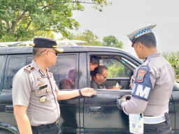 Wakapolres Bitung Sidak Sejumlah SPBU, Dua Truk Diduga Akan “Tab Solar” Diamankan