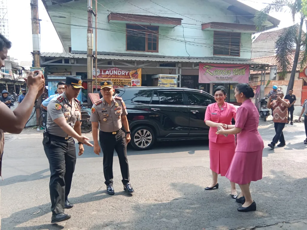 Kapolres Tanjung Perak Kunjungi Polsek Asemrowo, Perkuat Pelayanan Humanis