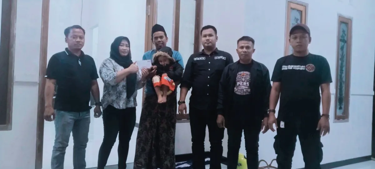 Solidaritas Antarjurnalis, Gabungan 12 Media Berikan Doa dan Santunan untuk Keluarga Abd Aziz
